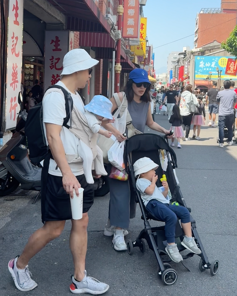 Transit Logistics for traveling with 2 kids